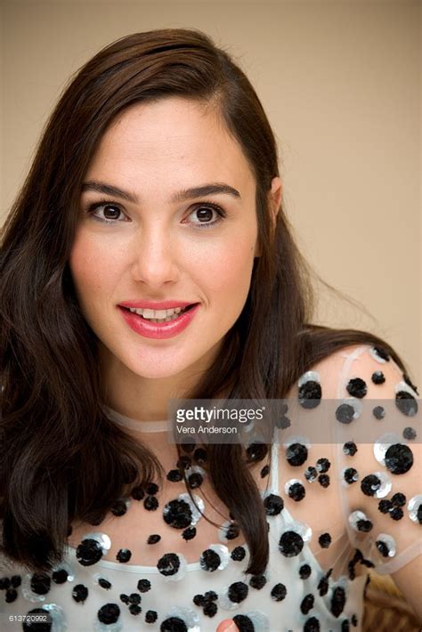 Gal Gadot At The Keeping Up With The Joneses Press Conference At The