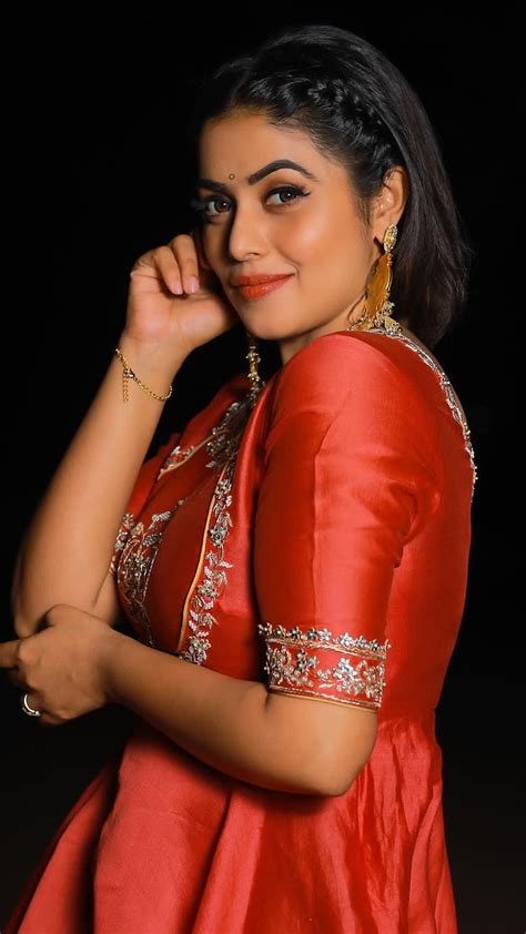 Poorna Kasim Multilingual Actress Beautiful Cute Face Hd Phone Wallpaper Pxfuel