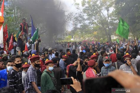 Polisi Aksi Unjuk Rasa Di Kupang Langgar Protokol Kesehatan ANTARA News