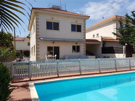 Three Bedroom House With Pool And Garden For Sale In Parekklisia Limassol