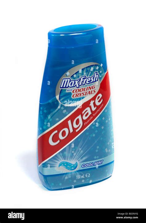 Colgate Cooling Crystals Toothpaste In Coolmint Flavour Stock Photo Alamy