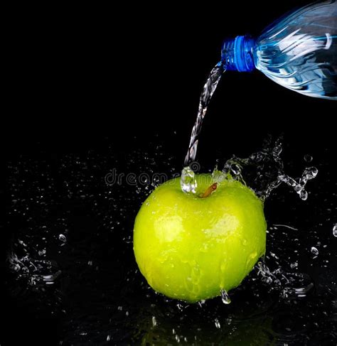 Fresh Water Splash On Green Apple Stock Photo Image Of Fluid Cool
