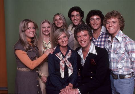 The Brady Bunch Darkest Secret Is An Age Inappropriate Cast Romance