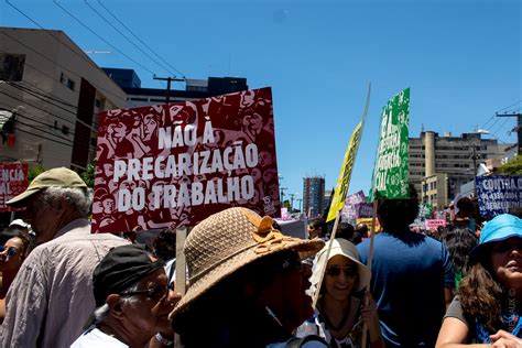 Trabalhadores Realizam Paralisação Contra Redução De Direitos Brasil