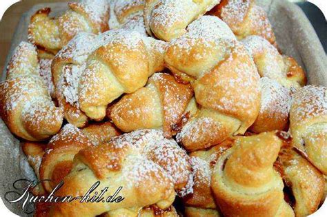 Saftiger kuchen mit frischen früchten. Hörnchen Rezept aus Hefeteig - Kuchen-hit.de