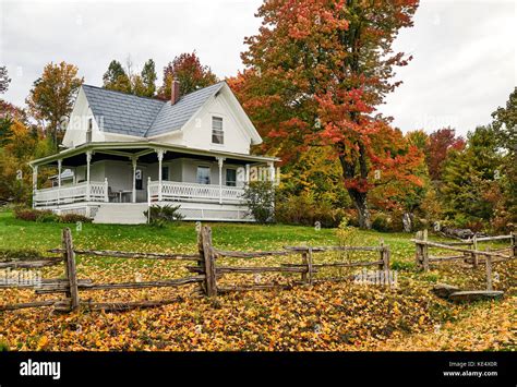 Th Century Farmhouse In Autumn Dunham Quebec Canada Stock Photo