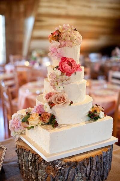 Buying a wedding cake for your big day, you will likely spend between $200 and $800. How Much Does a Wedding Cake Cost? | Wedding cakes, Cake ...