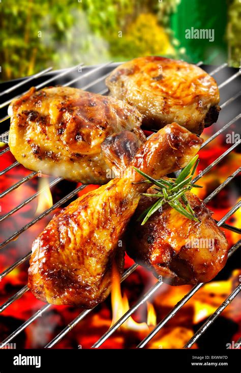 Cuisses De Poulet Barbecue And Cuisses Sur Un Barbecue Photo Stock Alamy