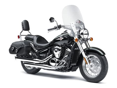 From the detailed paint job to the intense exhaust. 2017 Kawasaki Vulcan 900 Classic LT Review