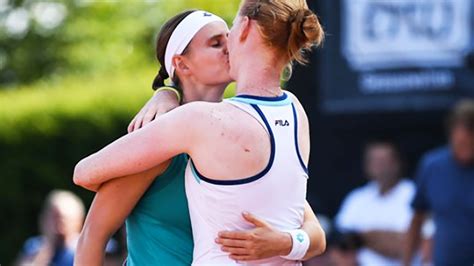 Tennis Alison Van Uytvanck And Greet Minnen Kiss After Match