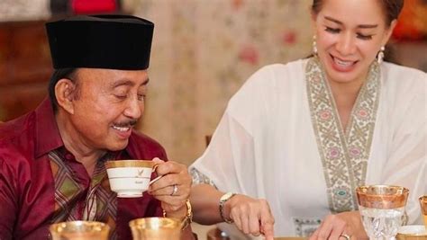 Kisah Mualaf Istri Eks Menteri Abdul Latief Beda 35 Tahun Dan Istiqomah Pelajari Islam Halaman 2