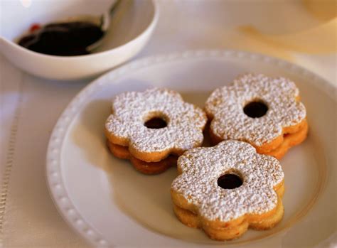 Tish Boyle Sweet Dreams Holiday Linzer Cookies And Raspberry Macarons