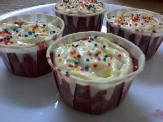 These are the absolute best red velvet cupcakes! MENYUSUN SEJARAH MASA DEPAN..: RESEPI RED VELVET CUPCAKES ...