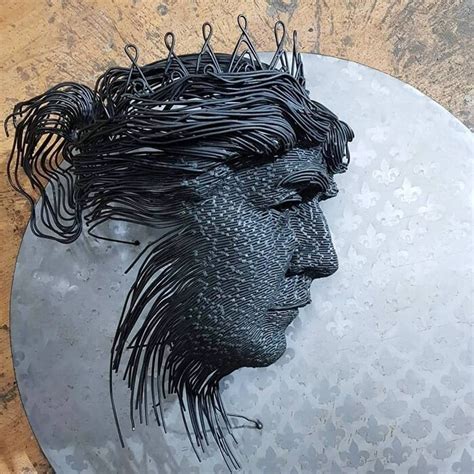 This Sculptor Bends Metal Wire Into Incredible Sculptures Of