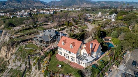 Anthony hopkins pursued a stage career before working in film in the late 1960s. Anthony Hopkins Sells Malibu Beach House | Architectural ...