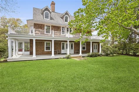 Photo 1 Of 12 In Jackie Os East Hampton Childhood Summer Home Just Hit