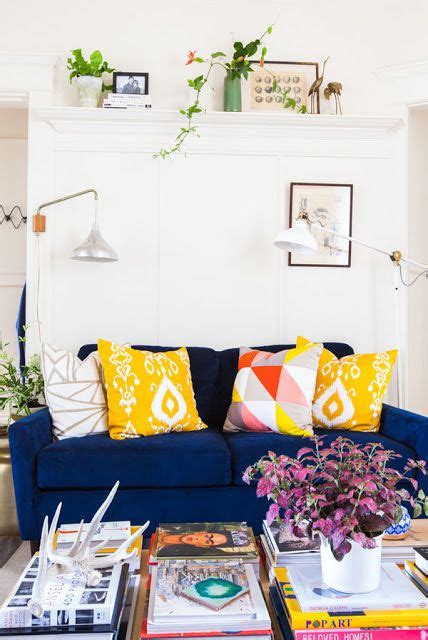 Colorful living room /// Navy Blue and Mustard Yellow Home Decor Ideas