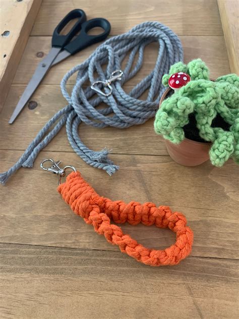 How to make a knife lanyard from paracord knife up. PDF File Macrame Lanyard DIY Tutorial Instant Download | Etsy in 2020 | Macrame patterns, Diy ...