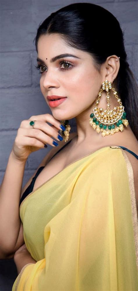 Divya Bharathi Spicy Stills In Sleeveless Saree Navel Show ~ Southasian Celebrities Actress