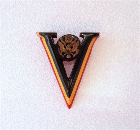 Vintage V For Victory Pin Large Bakelite Usa Emblem Center Eagle