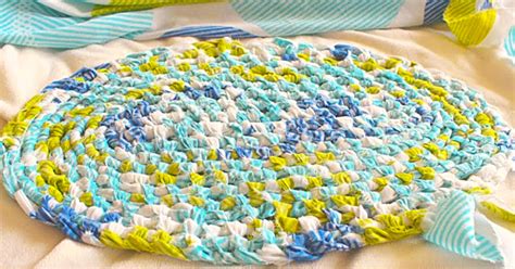 How To Make An Amish Toothbrush Knot Rug