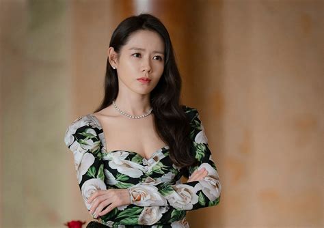 8 quy tắc giúp Son Ye Jin trở thành sao nữ nổi tiếng toàn châu Á Báo
