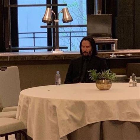 Keanu Reeves Is A Good Guy But Also A Very Lonely Guy 8 Pics