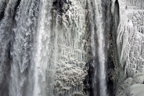 Incredible Pictures Of Niagara Falls Completely Frozen By Polar Vortex Niagara Falls Frozen