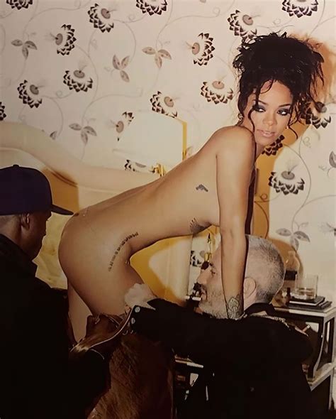 Rihanna Nude 2 Photos ʖ The Fappening Frappening