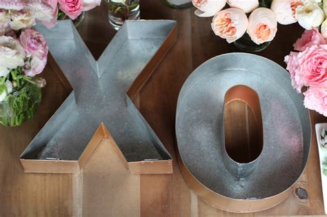 Whether you are making floral letters for weddings or a party centerpiece, making them with paper flowers is the way to go. DIY Floral Letters - Honestly WTF