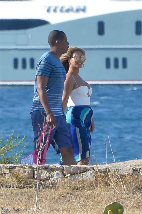 Beyonce And Jay Z With Their Daughter Blue Ivy In Sardinia Mirror Online