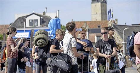 Bovendien zijn zelftests verplicht voor priesters, nonnen en ander personeel dat in de kerk aanwezig zal zijn. 'Jongeren met corona verdienen geen voorrang op IC' | Wat ...