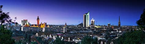 It is the economic centre of the region, known as germany's boomtown and a major cultural centre, offering interesting sights, shopping and lively nightlife. fhmedien.de | Leipzig, Skyline, Panorama, Sachsen, blaue ...