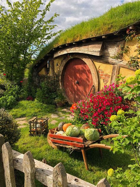 Visiting Hobbiton The Hobbit Village In New Zealand Our Tips Review