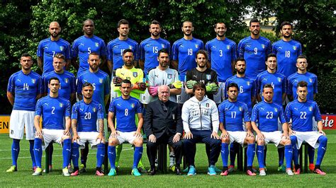 Italien spielt bei der em groß auf und einige stars stehen auch auf dem transfermarkt im fokus. Italien :: EM-Teilnehmer 2016 :: Europameisterschaften :: Turniere :: Die Mannschaft :: Männer ...