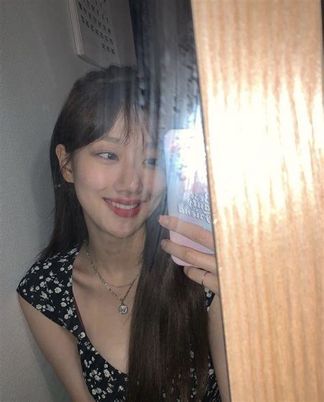 lee naeun pics on twitter in 2021 ulzzang girl aesthetic girl korean girl photo