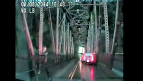 Video Woman Jumps Off Bridge In An Attempt To Flee Police Cbs News