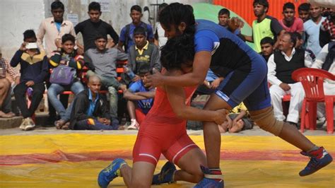 Dangal Redux Girl Defeats Brother In Varanasi Wrestling Fest India