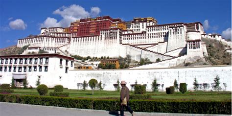 Tibets Potala Palace Opens For Visitors After 4 Months Tibetan Journal