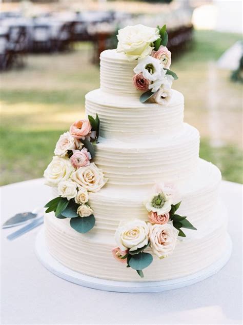 We believe in helping you find the product that is right for you. 20 Sweetest Buttercream Wedding Cakes | Roses & Rings