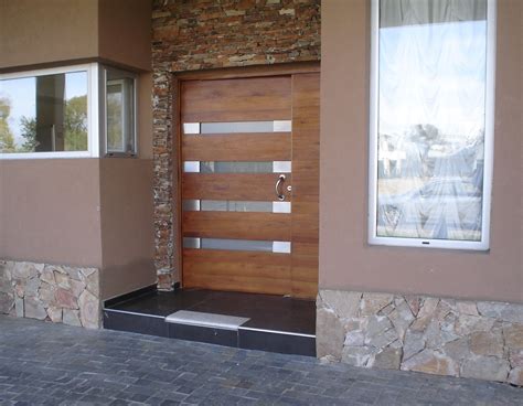 Las puertas de entrada modernas de madera ofrecen un diseño innovador y actualizado, a la vez que conservan el carácter rústico y tradicional. Pin de vivalapepa en casas | Puertas de entrada, Puertas ...