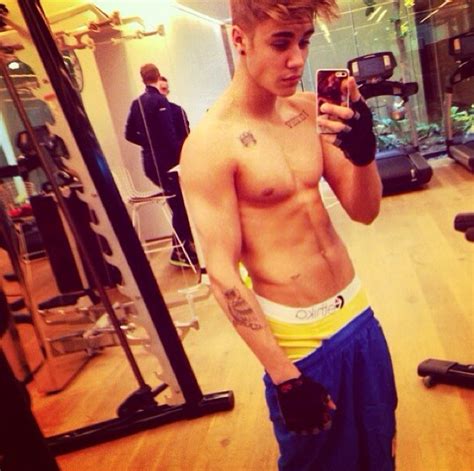 Justin Bieber Takes New Shirtless Pics In The Gym Posts Them On
