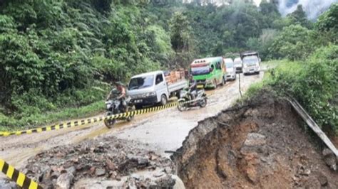 Diguyur Hujan Deras Jalan Penghubung Bangko Kerinci Lumpuh Total