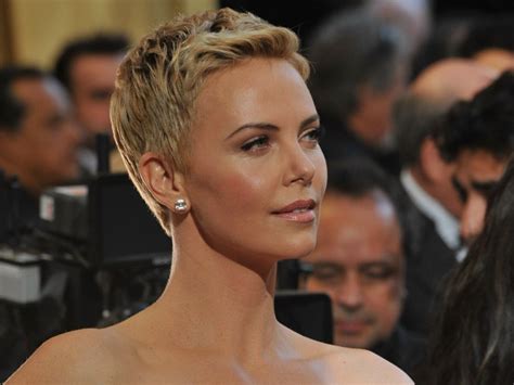 Charlize Theron Super Short Pixie Cut For Pale Blonde Hair