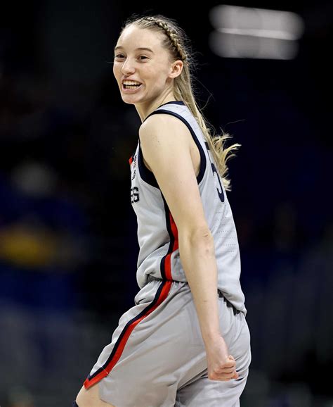 uconn s paige bueckers wins naismith college player of the year