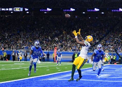Et, one of four regional late games on fox. Green Bay Packers vs Detroit Lions score updates, odds ...