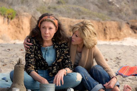 Review In ‘grace And Frankie’ On Netflix Comedy Enters A New Age The New York Times