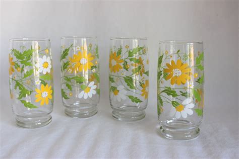 vintage yellow and white daisy drinking glasses tumblers etsy vintage yellow vintage