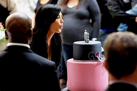 Pics Kim Kardashian Presented With Birthday Cake At Autograph Signing