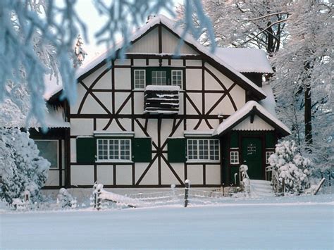 House In Winter Wallpaper And Background Image 1600x1200